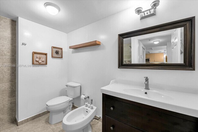 Building Photo - 2951 S Bayshore Dr