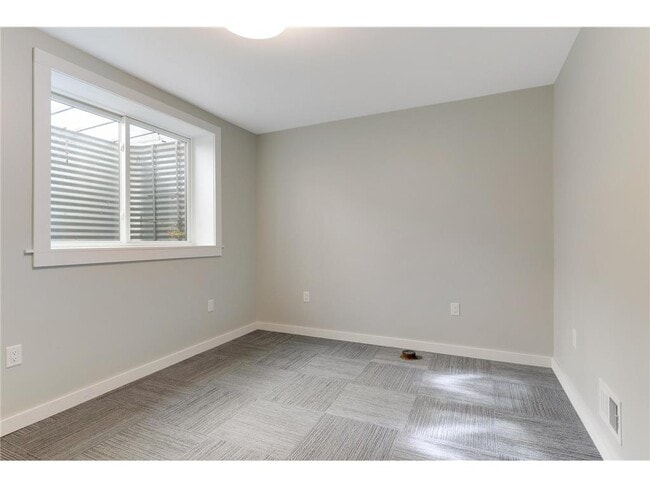 Building Photo - 4020 Ewing Ave S