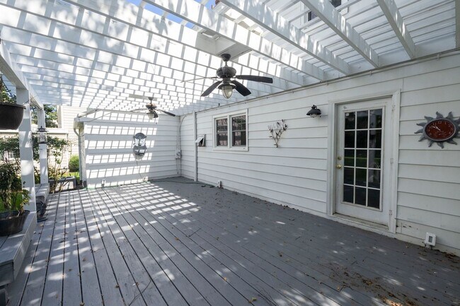 Building Photo - 3 Bedroom in Hampton Available Now!!