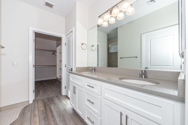 Building Photo - HOUSE -COTTONWOOD - HOA:THE VINEYARDS IN C...