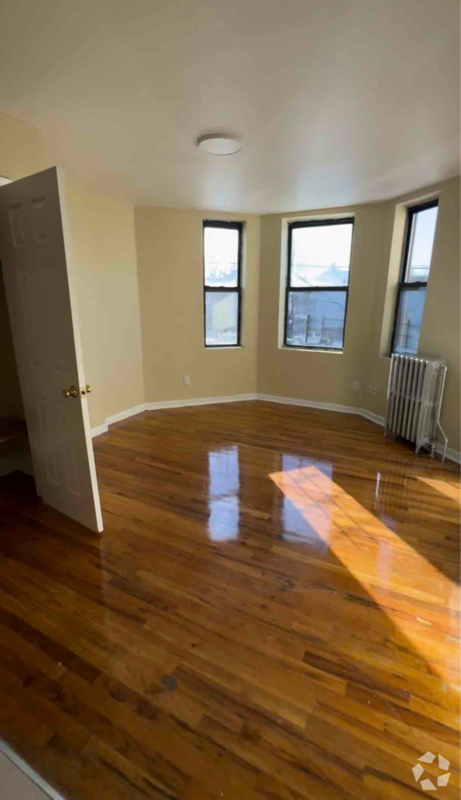 Building Photo - 289 Riverdale Ave