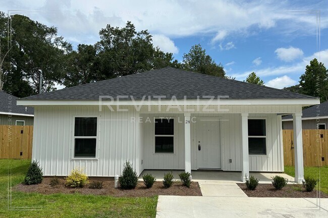 Primary Photo - **OPEN HOUSE 08/17 1-3PM** 4 Bed/2 Bath Ho...