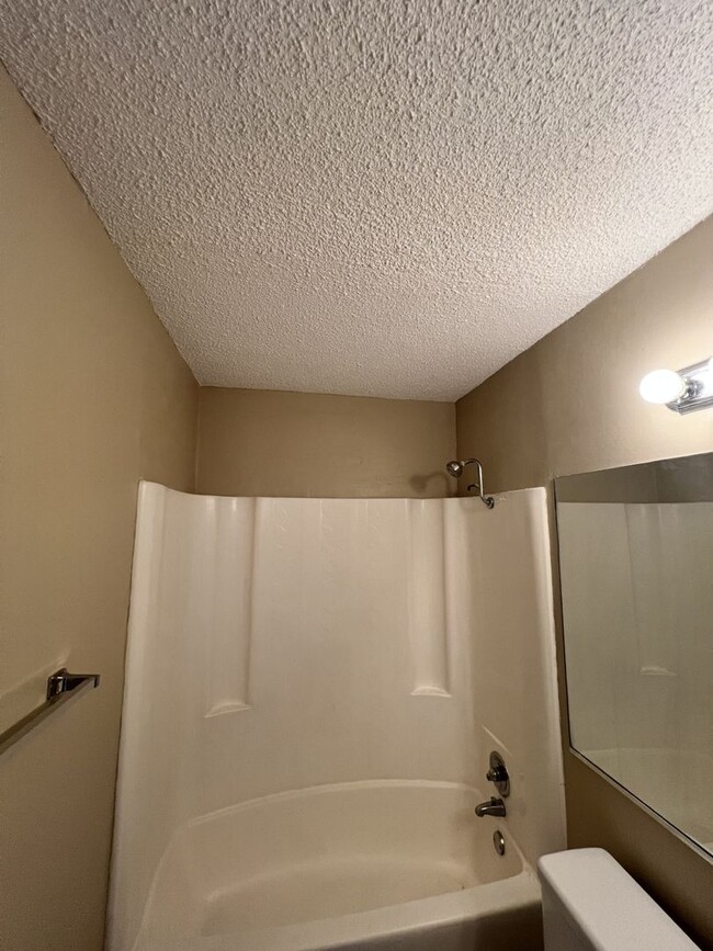 Building Photo - Live Your Best Life at This Downtown Condo...
