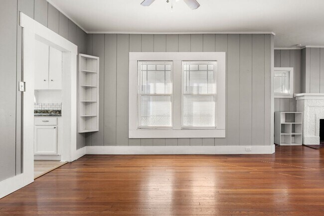 Building Photo - Historic craftsman style home located in T...