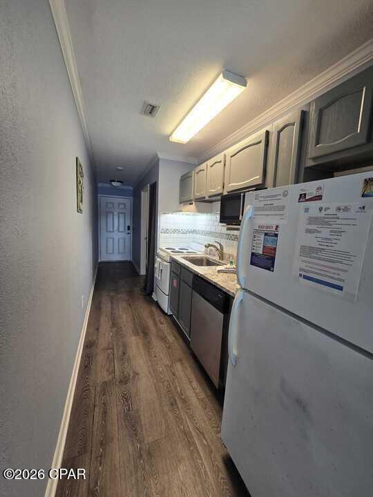 Building Photo - 301 Lullwater Dr