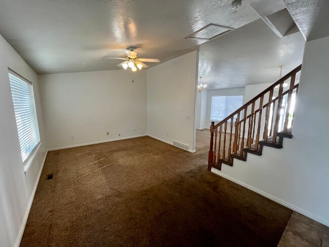 Building Photo - Lovely Home in Orem For Rent