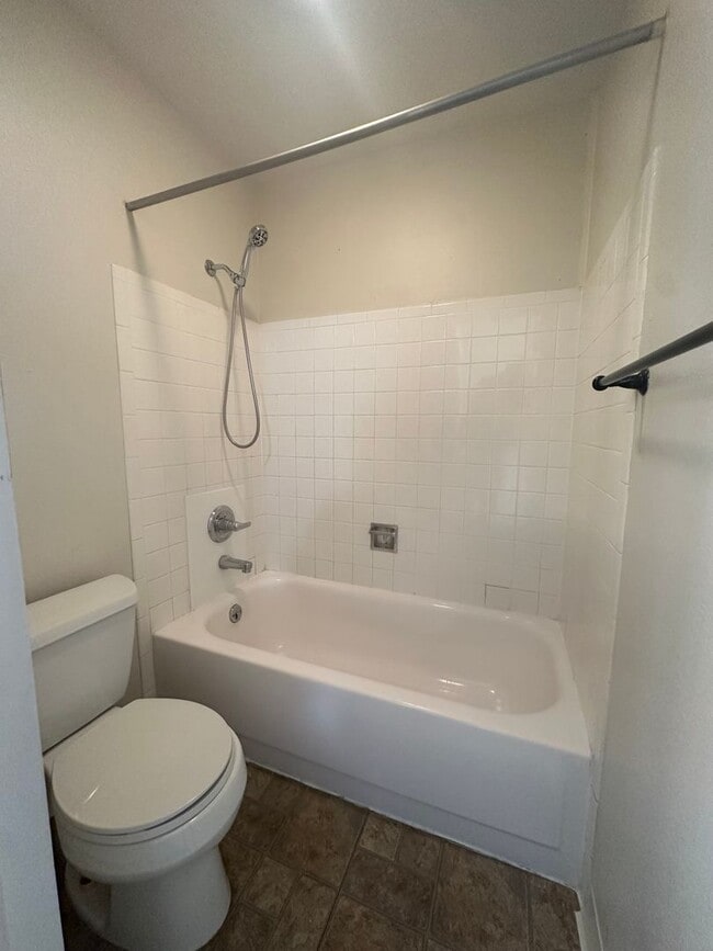 Building Photo - Yacht Club Condo - Great 3 Bedroom/2 Bath Unit w/Lake Access