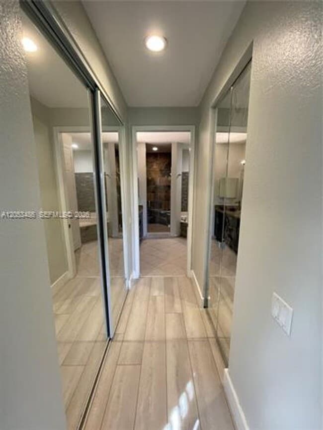 Building Photo - 2727 Center Ct Dr
