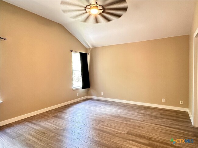 Building Photo - 2029 Northview Dr