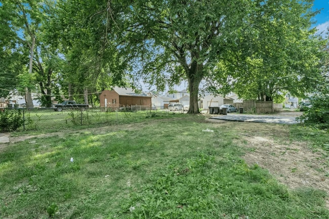 Building Photo - 975-977 Miller Ave
