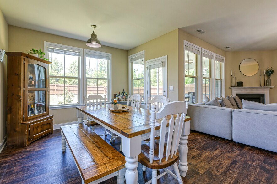 Building Photo - 1608 Cascade Falls Ln