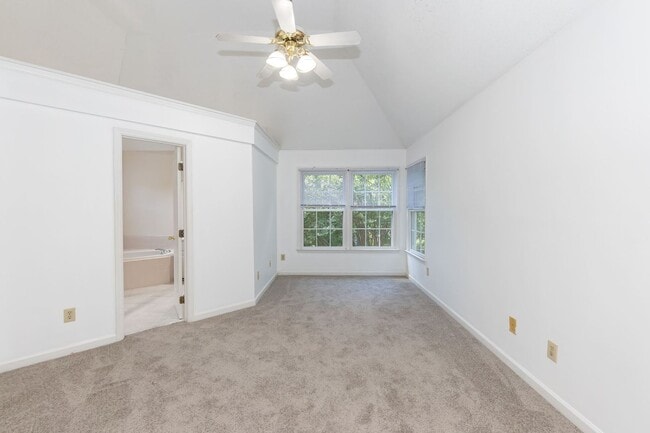 Building Photo - Three Bedroom Home!