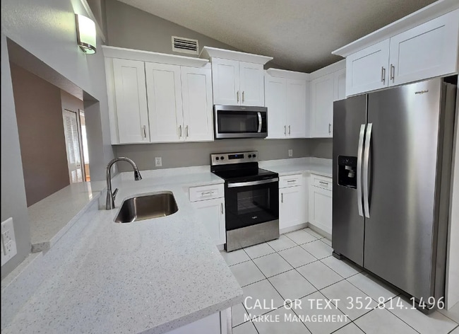 Building Photo - 2703 Lorraine Dr