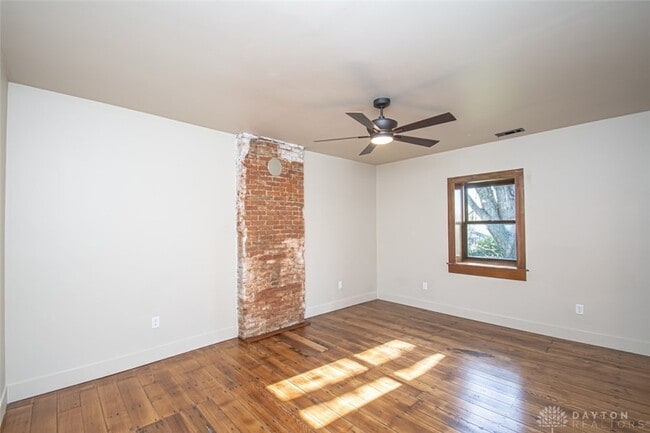 Building Photo - 117 Montgomery Ave