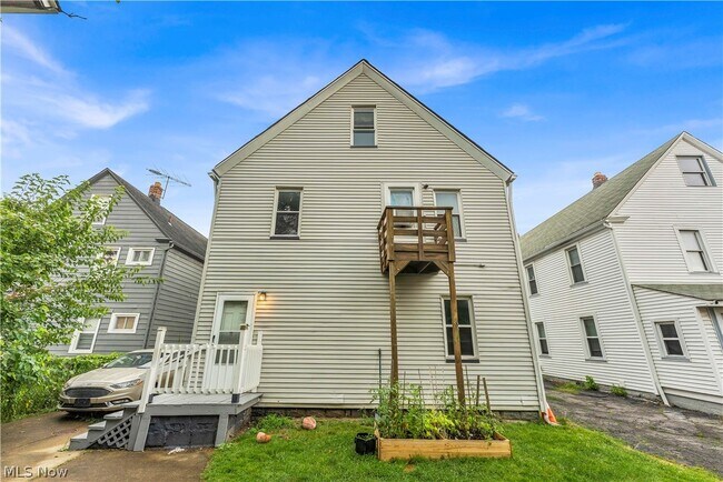 Building Photo - 2115 Dowd Ave