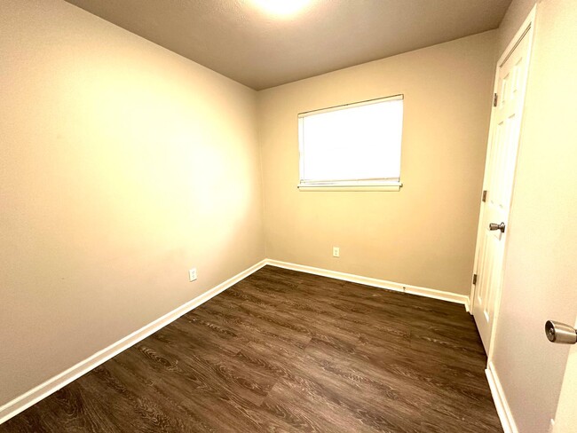 Building Photo - NEWLY REMODELED 3 BEDROOM 1 BATH IN WEBB C...