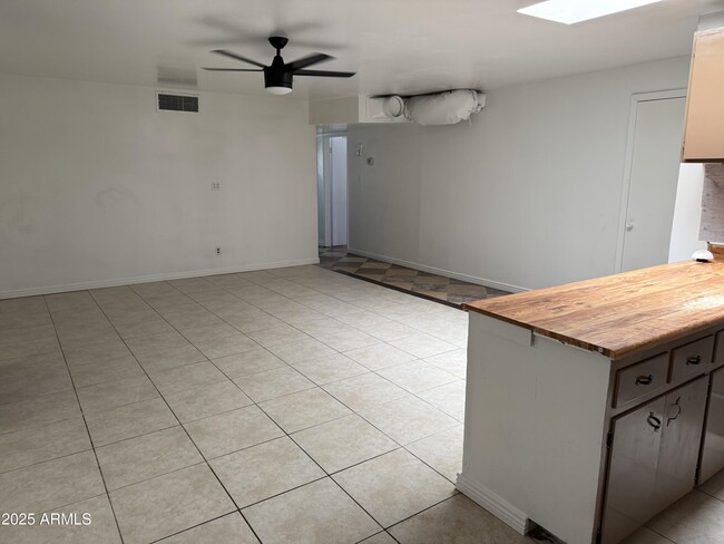 Building Photo - 5131 W Earll Dr