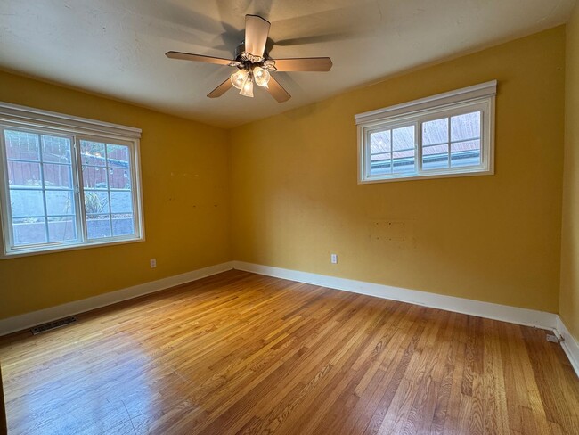 Building Photo - 8829 Greenview Pl
