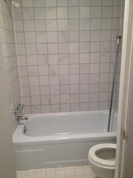 Building Photo - 1477 Cliff Ct