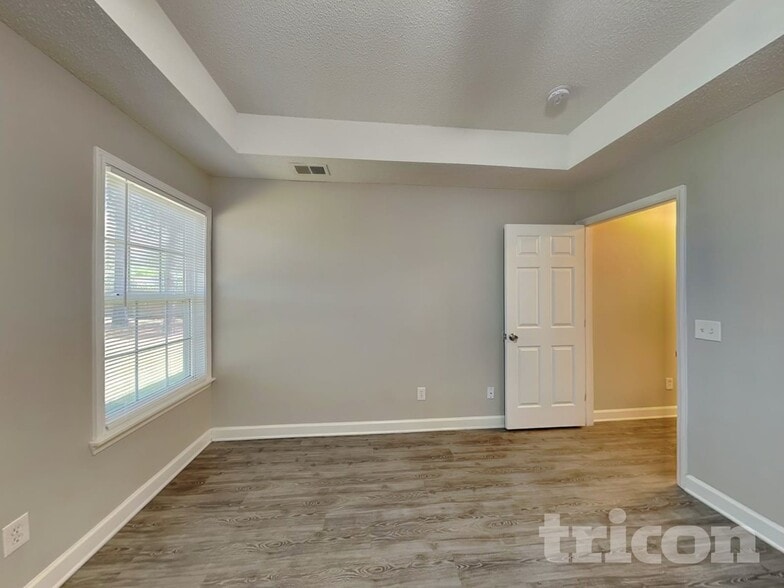 Building Photo - 2 Abbey Rd