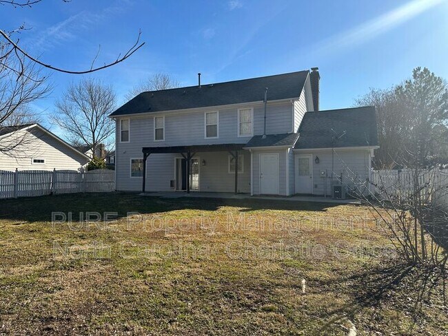 Building Photo - 12115 Landing Green Dr