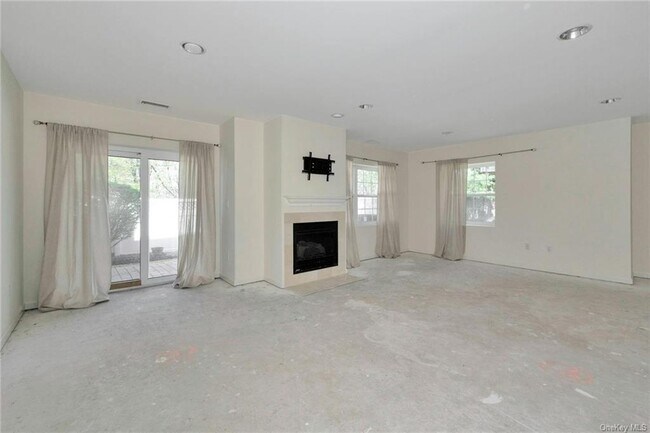 Building Photo - 31 Underhill Dr