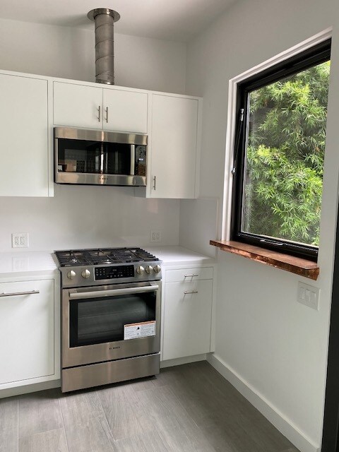 Oven/Range/Microwave/Dishwasher - 1321 9th St