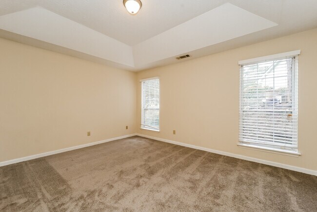 Building Photo - Wonderful 4 Bed Home!!