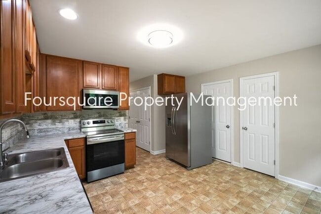 Building Photo - 4-Bed Single Family Home with Open Layout,...