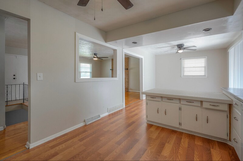 Building Photo - 505 E 90th Terrace