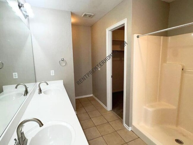 Building Photo - 5328 Republic Dr