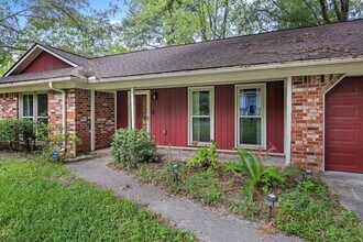 Building Photo - 8219 N Ridgebrook Dr