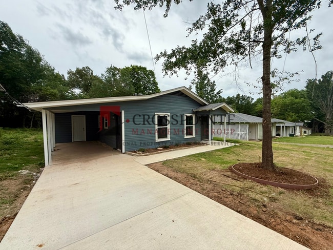 Building Photo - Newly Renovated 3 Bedroom 1 Bathroom Home!