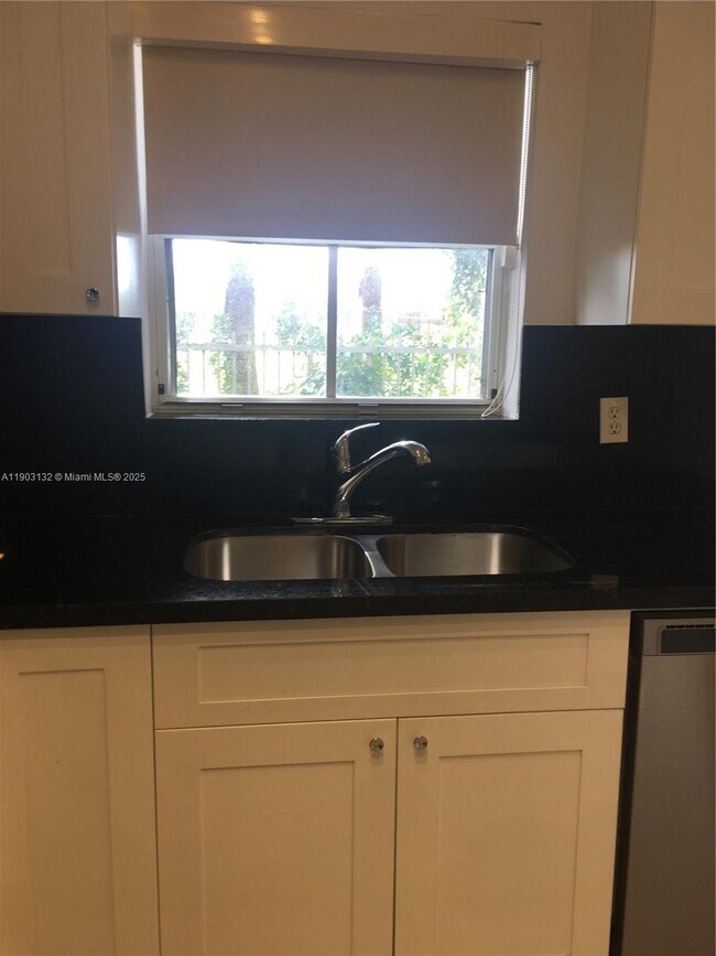 Building Photo - 11528 NW 60th Terrace