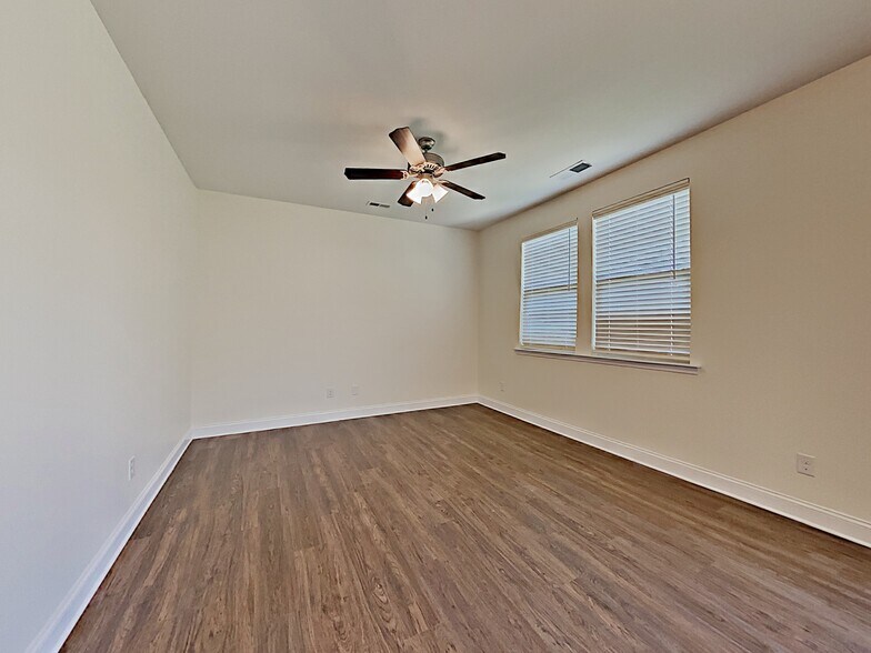 Building Photo - 807 Mary Beth Ct