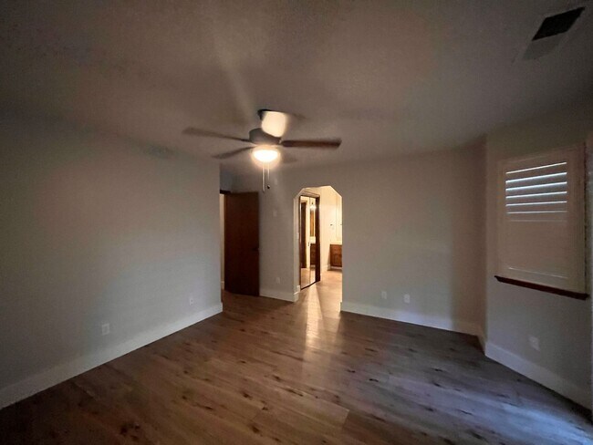 Building Photo - 540 N Peppertree St