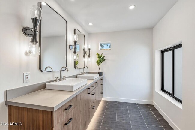 Building Photo - 9046 N 28th St