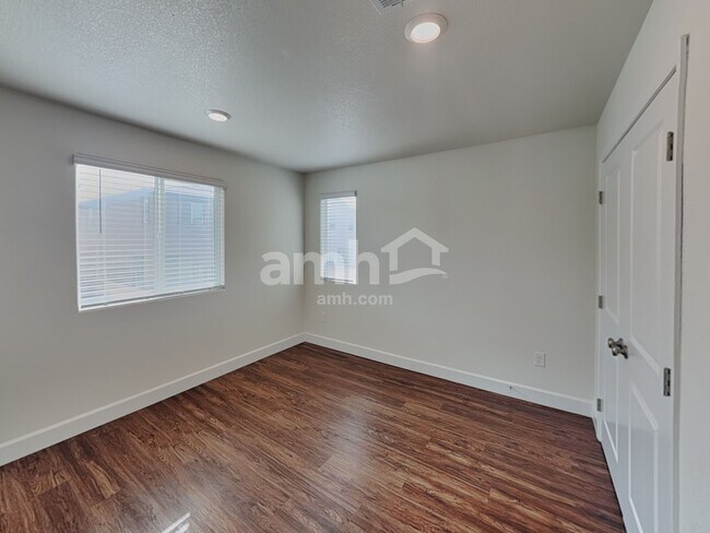 Building Photo - 108 Market St