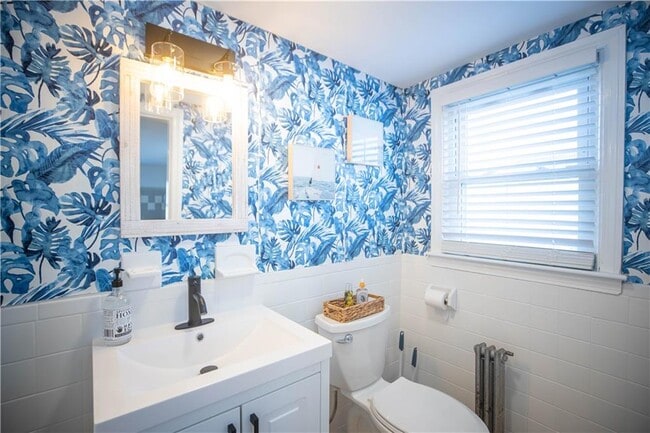 Building Photo - 19-21 Crest St