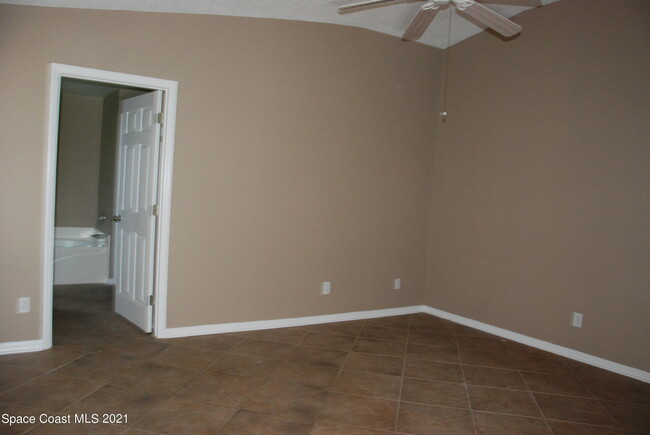 Building Photo - 720 Wickham Lakes Dr