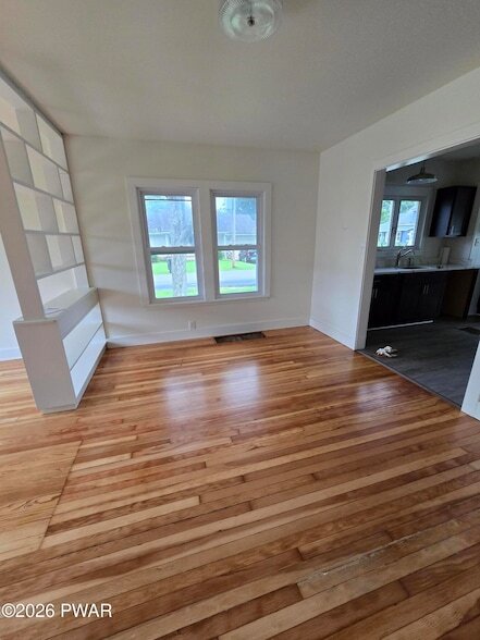 Building Photo - 511 Avenue O