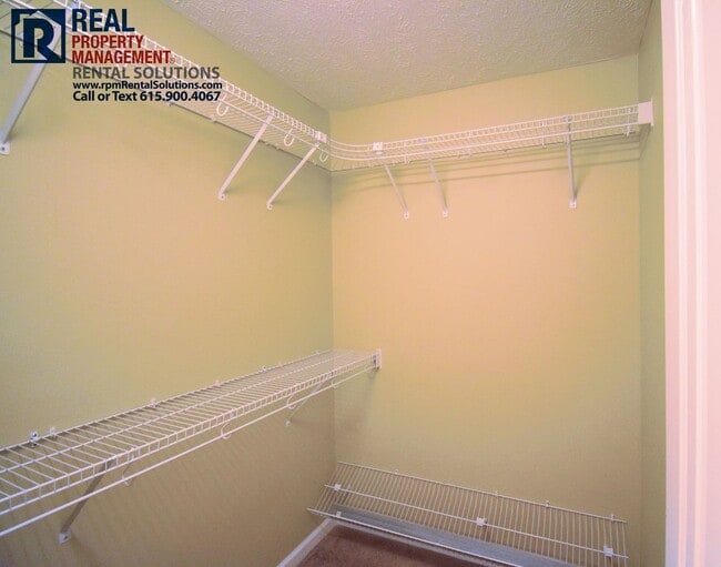 Building Photo - Two bedroom townhome in GREAT location! Wa...