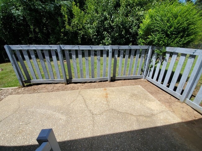 Building Photo - 6400 Hollyhock Ct