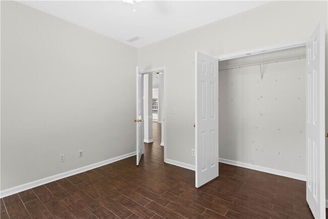 Building Photo - 965 Dogwood Park Dr