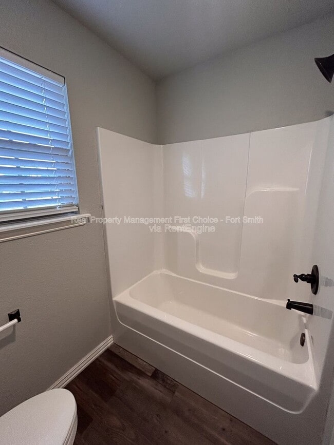 Building Photo - 446 N Albert Pike Ave