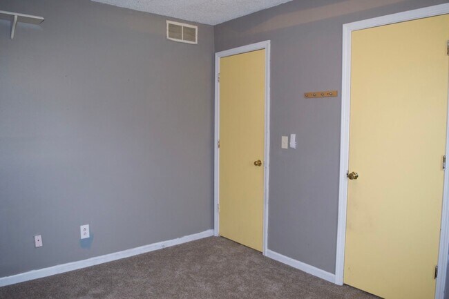 Building Photo - Great 3 Bed 2 Bath House!