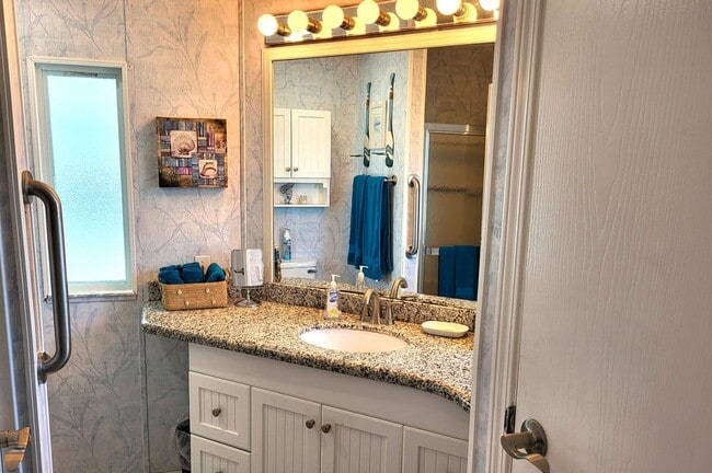 Building Photo - 8403 Delphinium Ct