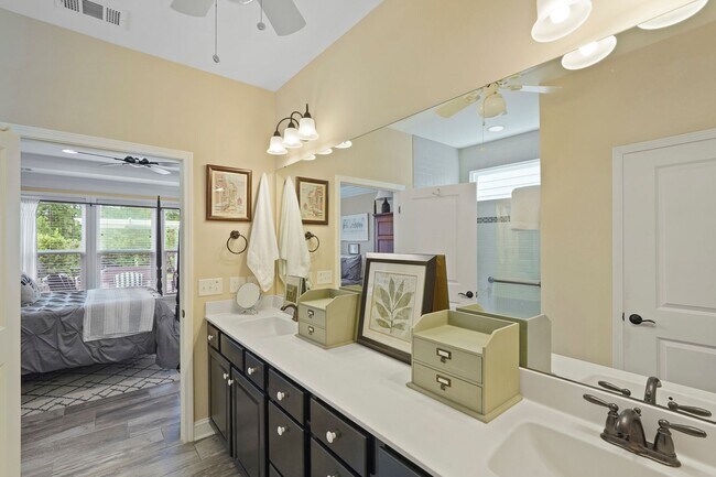 Building Photo - 10 Chicory Ct