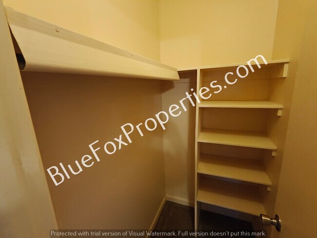 Building Photo - 3357 N Country Club Rd