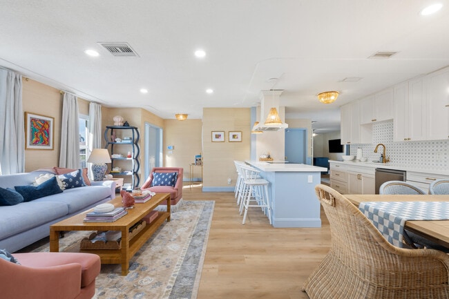 Building Photo - 2512 SW 5th St